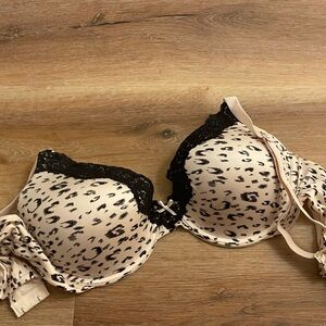 Maidenform Cream and Black Underwire Bra with Leopard Print
